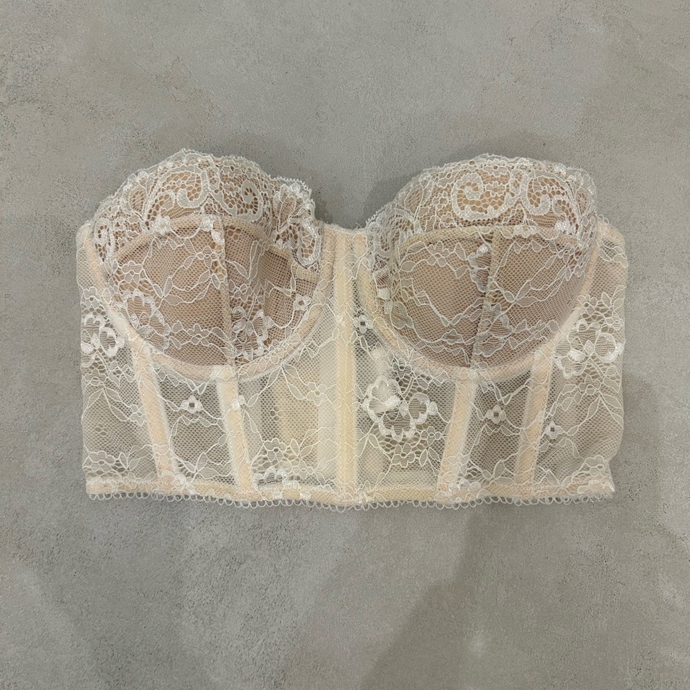 EDIKTED LACE TOP